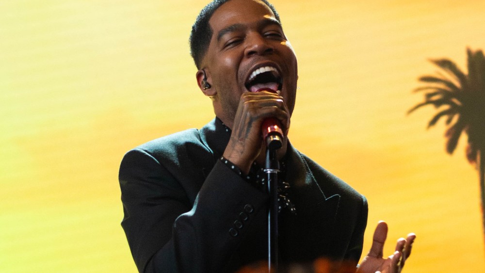 kid-cudi-performs-‘neverland’-as-first-artist-in-snapchat’s-‘under-the-ghost’-music-series