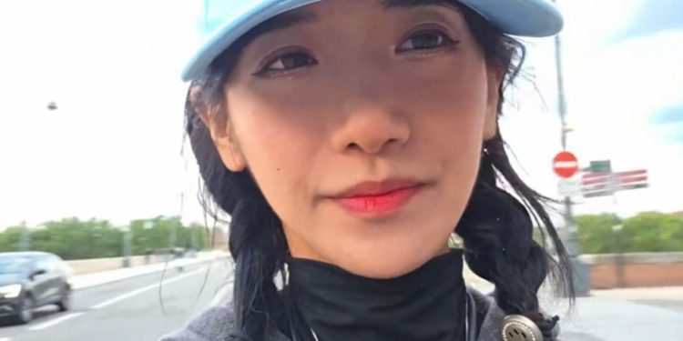 french-fan-apologizes-to-twitch-streamer-jinnytty-on-an-irl-broadcast-a-day-after-clip-of-her-…
