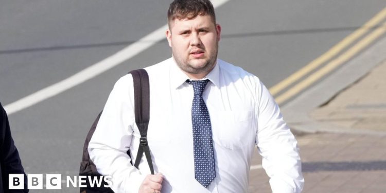horsham-pc-admits-sending-child-sex-abuse-video-on-snapchat-–-bbc
