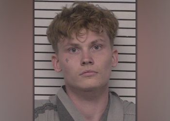 teens-allegedly-held-victim-at-gunpoint-during-iredell-county-hotel-robbery-–-wbtv