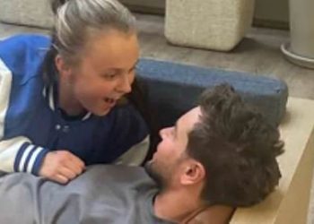 jojo-siwa-finally-reunites-with-chris-hughes-after-he-jets-to-mexico-ahead-of-her-birthday