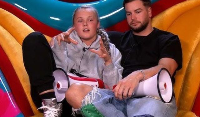 jojo-siwa-reunites-with-chris-hughes-in-mexico-before-22nd-birthday-and-tecate-emblema-…