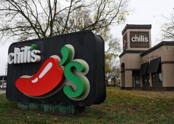 chili’s-and-tgi-friday’s-get-into-twitter-fight-over-mozzarella-sticks-–-b1039