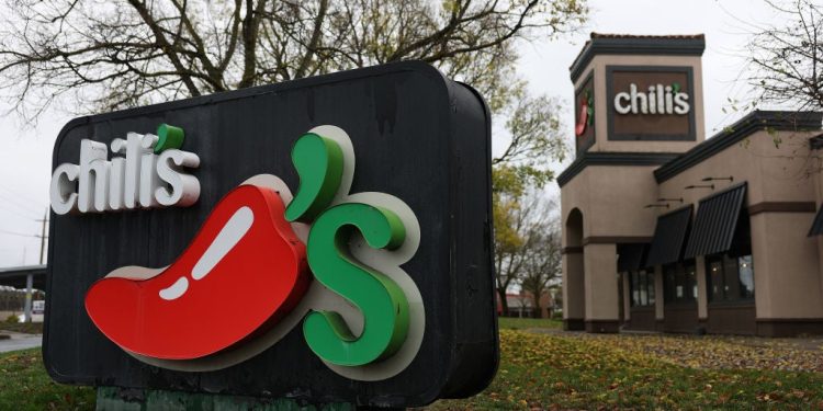 chili’s-and-tgi-friday’s-get-into-twitter-fight-over-mozzarella-sticks-–-b1039