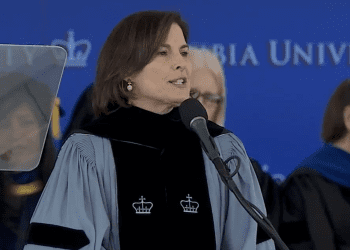 the-shift:-columbia-students-boo-school-president,-cheer-mahmoud-khalil-at-graduation