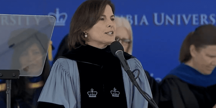 the-shift:-columbia-students-boo-school-president,-cheer-mahmoud-khalil-at-graduation