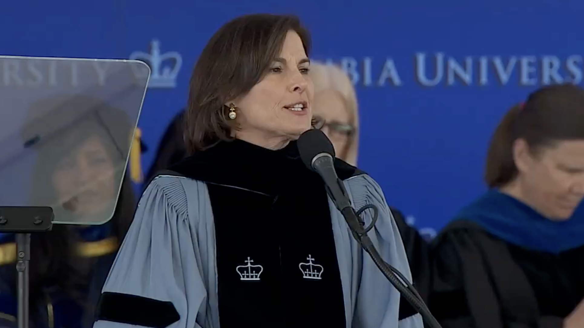 the-shift:-columbia-students-boo-school-president,-cheer-mahmoud-khalil-at-graduation