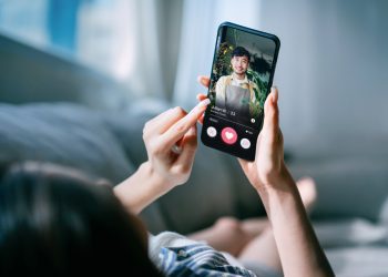 the-scoop:-tinder-execs-use-linkedin,-not-release,-to-announce-leadership-change