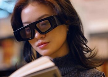 snapchat’s-ar-glasses-have-lenses-that-create-visuals-and-sounds-of-the-book-you’re-reading