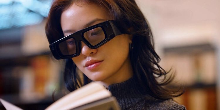 snapchat’s-ar-glasses-have-lenses-that-create-visuals-and-sounds-of-the-book-you’re-reading