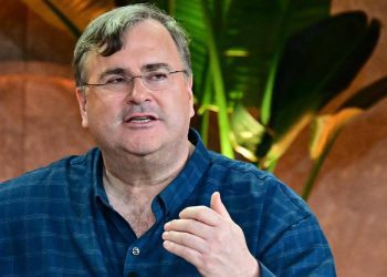 don’t-consider-ai-your-friend,-it’ll-hurt-you:-linkedin-co-founder-–-newsbytes