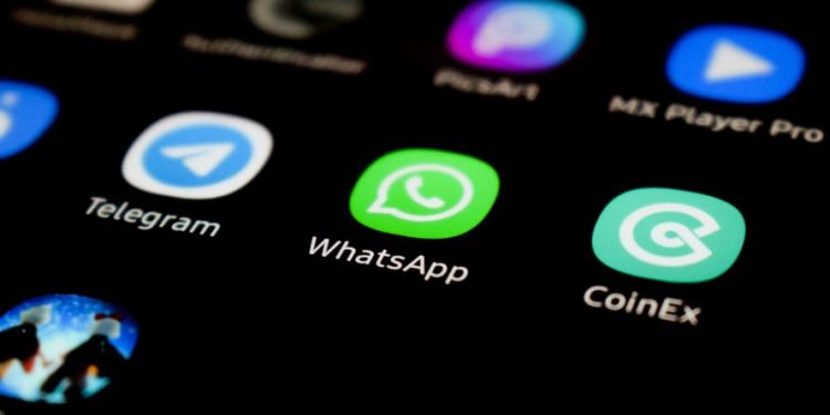 whatsapp-trials-high-contrast-mode-to-empower-visually-impaired-users
