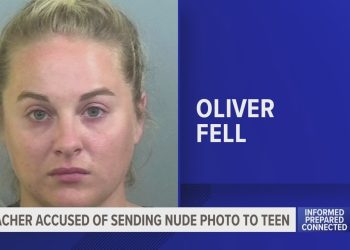 deputies:-manatee-county-teacher-sent-explicit-snapchat-photo-to-middle-school-student