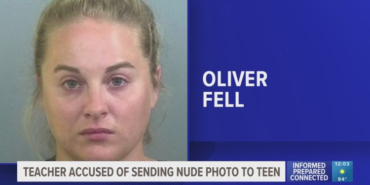 deputies:-manatee-county-teacher-sent-explicit-snapchat-photo-to-middle-school-student
