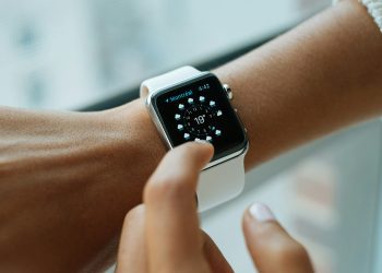snapchat-is-now-available-on-the-apple-watch-–-techloy