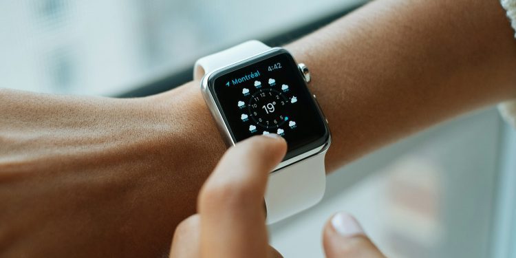 snapchat-is-now-available-on-the-apple-watch-–-techloy