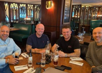tommy-robinson-kicked-out-of-mayfair-steakhouse-after-staff-‘felt-uncomfortable-serving-him’