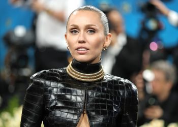 miley-cyrus-says-she-knows-what-upcoming-12-track-experimental-album-“feels-like”