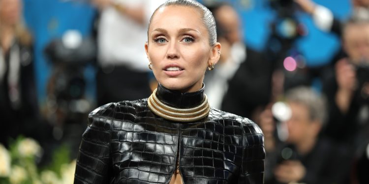 miley-cyrus-says-she-knows-what-upcoming-12-track-experimental-album-“feels-like”