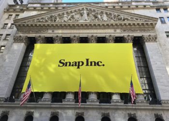 snapchat-parent-to-launch-ar-glasses-‘specs’-in-2026-(snap:nyse)-|-seeking-alpha