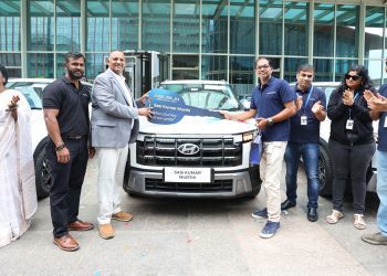 indian-ceo-gifts-brand-new-suvs-to-25-employees-who-stood-by-the-company-from-day-one