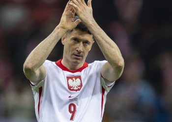 barcelona-striker-robert-lewandowski-considering-poland-return-after-probierz-resigns