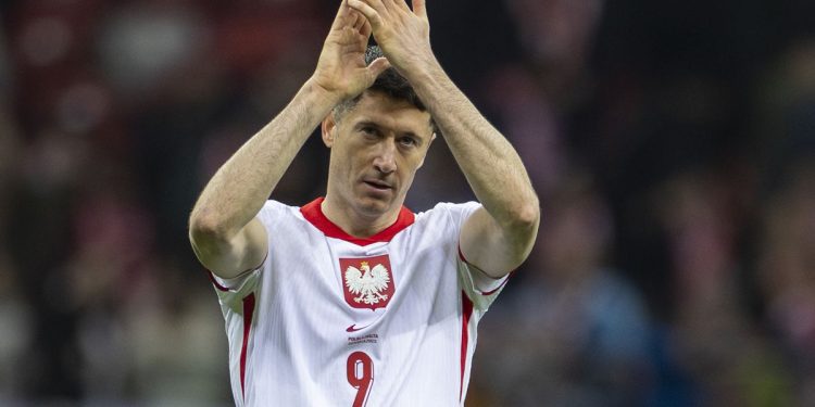 barcelona-striker-robert-lewandowski-considering-poland-return-after-probierz-resigns