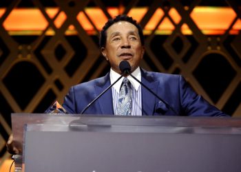 smokey-robinson-says-accusers-hurting-his-tour-for-settlement-leverage-–-billboard
