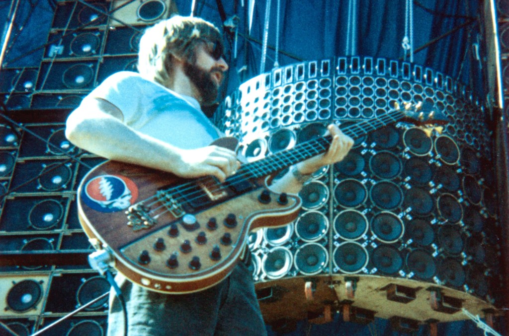 grateful-dead-wall-of-sound-system-detailed-in-new-book-–-billboard