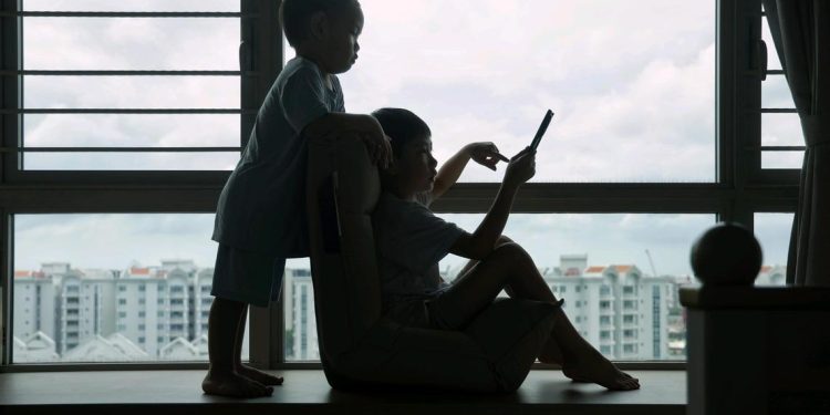 dutch-government-suggests-social-media-ban-for-under-15s-|-the-straits-times