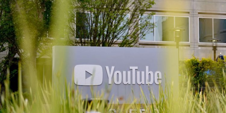 youtube-ceo-reveals-‘sunday-ticket’-is-bringing-down-the-age-of-nfl-audience