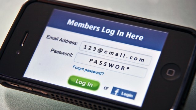 ‘passwords-data-breach’-trend-explained-amid-apple,-google-&-facebook-leak-–-yahoo