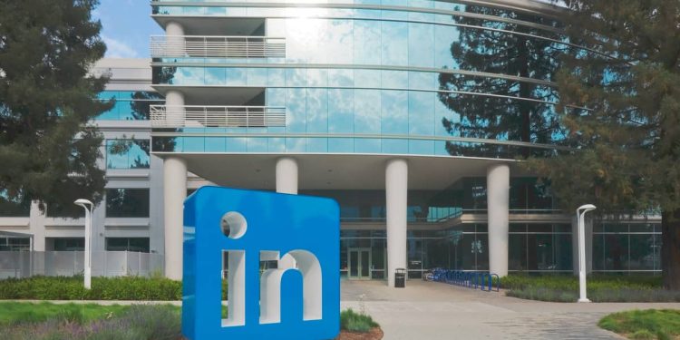 linkedin-ceo-says-ai-writing-is-not-as-popular-as-he-expected-it-to-be