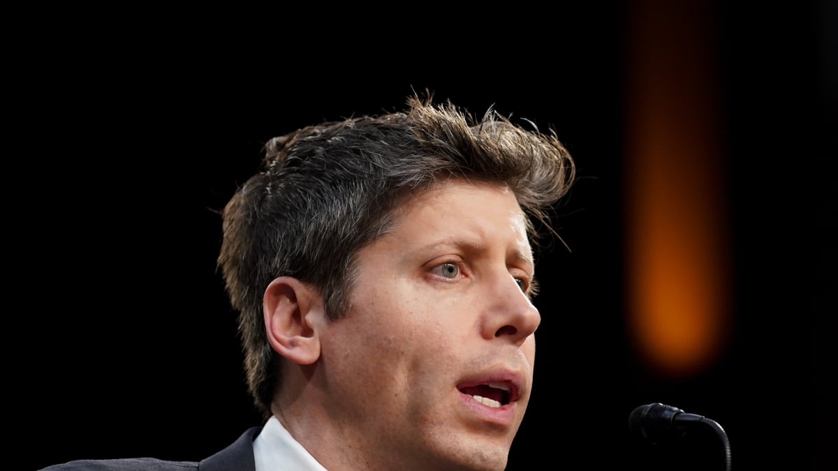 sam-altman-open-to-ads-on-chatgpt,-calls-instagram-ads-‘kinda-cool’-|-mashable