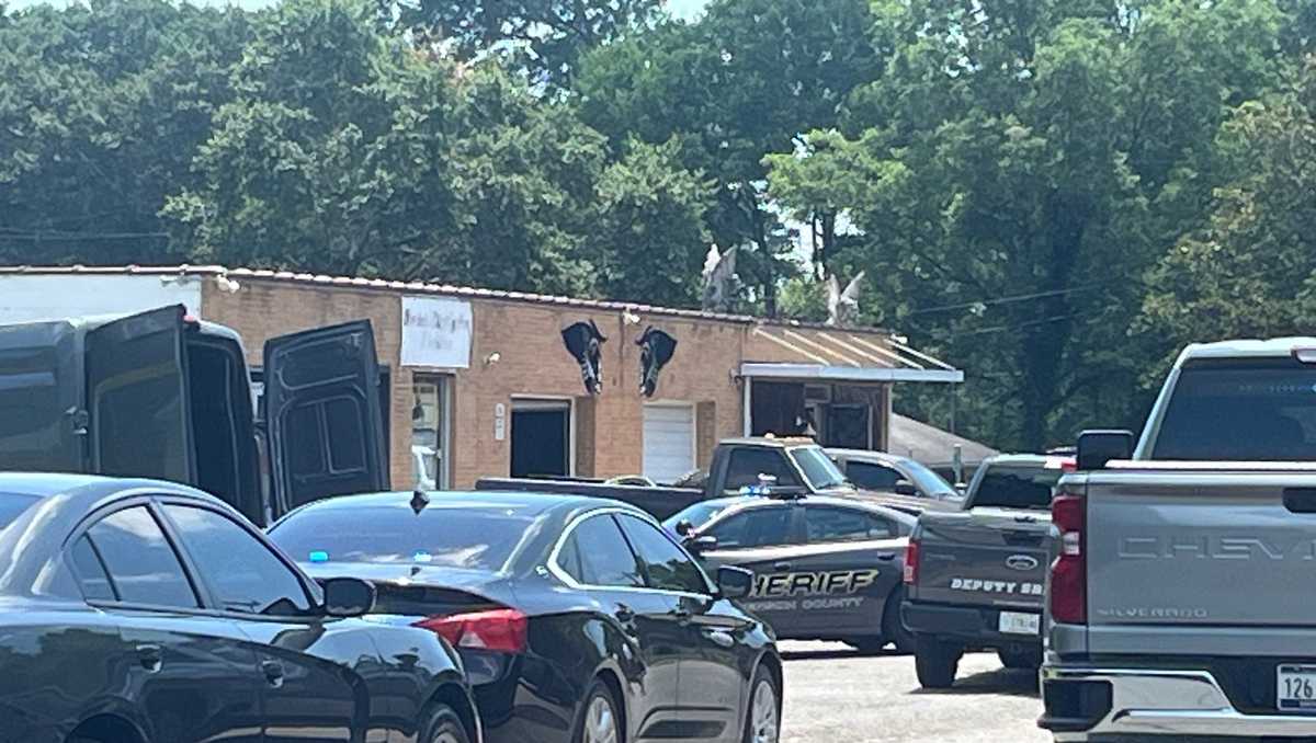 man-fleeing-deputies-runs-into-hells-angels-clubhouse-in-south-carolina,-deputies-say