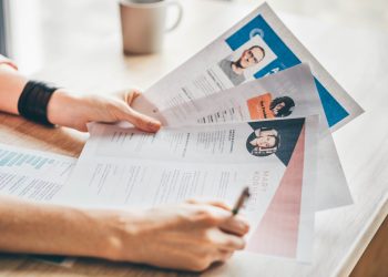 job-seekers-–-some-using-ai-–-flood-linkedin-with-11,000-applications-a-minute-–-eweek