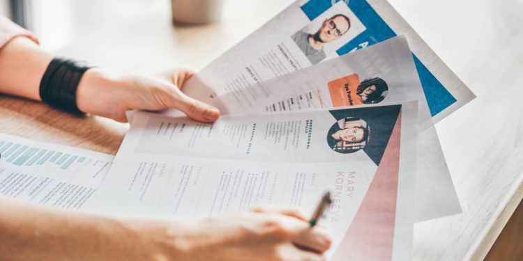 job-seekers-–-some-using-ai-–-flood-linkedin-with-11,000-applications-a-minute-–-eweek