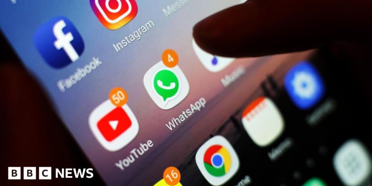 humberside-police-issue-warning-over-pupils’-whatsapp-groups-–-bbc-news