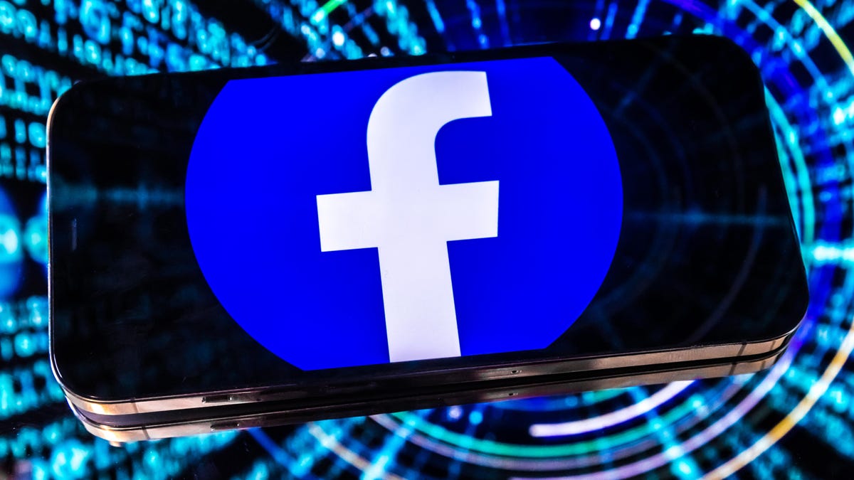 turn-off-this-facebook-setting-now-to-avoid-sharing-your-entire-camera-roll-with-meta-ai