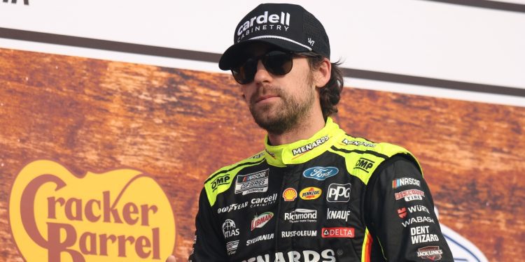 ryan-blaney-reacts-to-spire-motorsports-twitter-beef,-warns-payback-is-coming-on-carson-hocevar