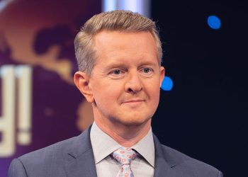 see-why-‘jeopardy!’-host-ken-jennings-called-out-matt-damon-–-good-housekeeping