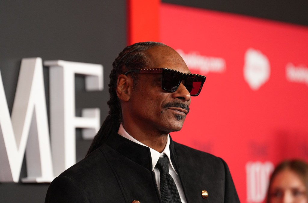 snoop-dogg-settlement,-diddy-trial,-jay-z-extortion-ruling-&-more-top-music-law-news