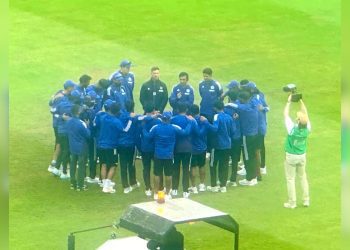 edgbaston:-on-the-field-before-the-rain-and-team-bonding-—-the-morning-diary-–-revsportz