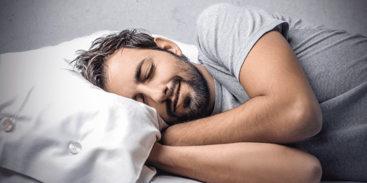 if-your-body-jerks-as-you-fall-asleep,-you-probably-have-one-of-these-7-personality-traits