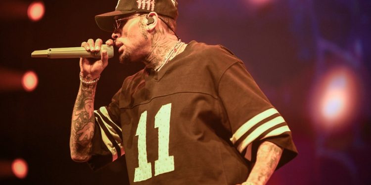 chris-brown-denies-further-charges-in-london-bottle-attack-case-–-billboard