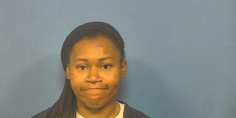 aurora-woman-threatened-employers-with-gun,-streamed-it-on-facebook,-prosecutors-say