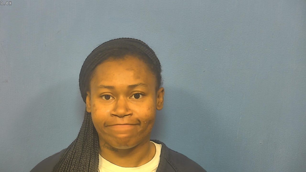 aurora-woman-threatened-employers-with-gun,-streamed-it-on-facebook,-prosecutors-say