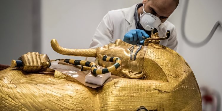 belgium-returns-3000-year-old-wooden-sarcophagus-to-egypt-after-a-decade