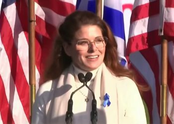 my-inconvenient-jewish-fear-|-debra-messing-–-the-blogs-–-the-times-of-israel