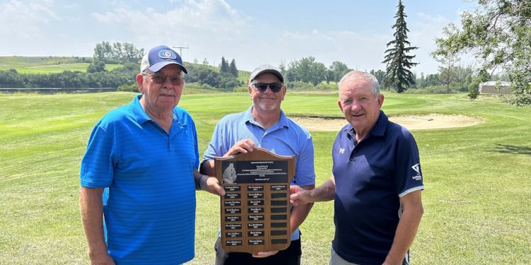 perry-folk-award-presented-to-two-‘good-guys’:-winston-bailey,-lyman-sergeant-–-discover-weyburn